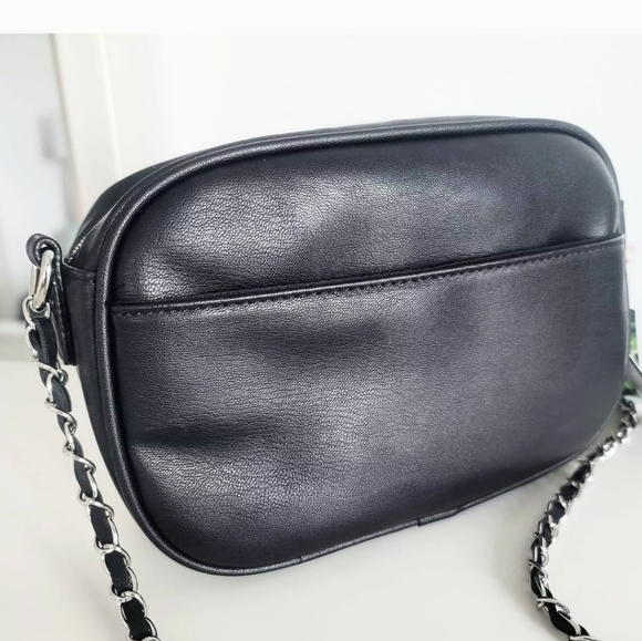 Diamond Quilted Crossbody Camera Style Bag - Picture 9 of 16